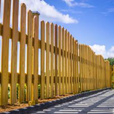 Wood and vinyl fence cleaning